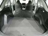大きく開くラゲッジスペースです。左右独立でリアシートが倒れるので長尺の荷物も積むことが可能です。