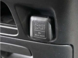 スマートフォンの充電等にも便利な電源ソケット!使いやすい場所に装備されています。