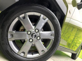 【純正15インチアルミホイール】外観にマッチした純正アルミホイールを装着しております。各種社外アルミホイールや、スタッドレスタイヤも取扱いしております。是非ご相談ください♪