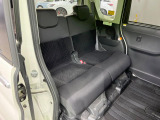 後部座席も気になるようなキズ・汚れやへたり等、大きなダメージはなく、良好な状態です。
