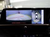 パノラミックビューモニター付きです。車両を上から見たような映像をディスプレイオーディオ画面に表示。運転席からの目視だけでは見にくい、車両周辺の状況をリアルタイムでしっかり確認できます。