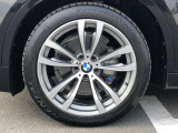 BMW純正20インチホイール。洗練されたデザインで、足元の個性を引き立てます。