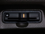 装備されていビルトインタイプのホンダ純正ETC車載器です。セットアップしてからご納車致します。ETCカードを差し込めば高速道路の出入り口ゲートを楽々通過出来ます。