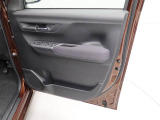 運転席・助手席ドアの内側にドアポケットが装備されています。