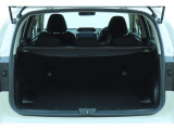 ■ラゲッジスペースです。日常的な荷物を積む際には十分なスペースです。ベビーカーもきっちり搭載できるので、家族でお出かけやピクニックを楽しんで下さい。