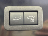 【パワーバックドア】スマートキーや運転席のボタンを押すだけでリアゲートが自動で開閉します!荷物を持っている時や、高い位置にあるバックドアを閉める際に便利な機能です♪