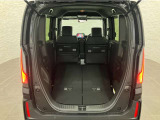 簡単に収納できる後部座席!大空間が出現します!シートアレンジが多彩な点も特徴です!レジャー用品も積み込めます!