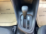 シンプルなデザインのシフトレバーなので簡単に操作することができます!