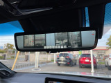 【 デジタルインナーミラー 】車両後方カメラの映像をミラーに映すことが出来ます! そのため、後席に人や荷物があって後方が見えづらい場合でもしっかり視界を確保することが出来ます!//
