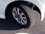 純正のアルミホイールで足元すっきり