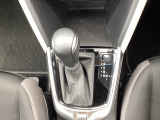 アクセルペダルを踏み込む量や速さに応じて変速パターンを的確に制御し、人馬一体の運転感覚を発揮してくれる6速オートマ!