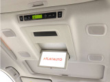 【電動後席モニター】プレミアムサウンド専用!電動開閉後席フリップダウンモニターです。5.1chサウンド、18スピーカーの専用音響システムとなり、人気の装備になります。