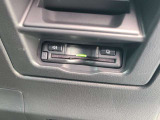 ETCももちろん搭載。いちいち料金所で停車する必要なんて当然ないです。スムーズにストレスなくドライブをお楽しみください。(※支払総額にセットアップ費用は含まれておりません。)