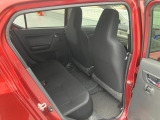 リヤシートも全車消毒済み。リラックスできるゆったりした空間♪ドアには小物を収納できる便利な【リヤポケット】付。