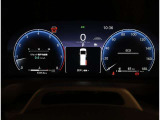 とっても見やすいメーターです。夜間時はラグジュアリーな気分にさせてくれる照明が魅力ですので、夜のドライブも楽しみになりますよ♪