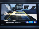 シフトレバーをリバース(バック)に入れるとナビ画面に自動でリアビューが映し出されます。運転が苦手な方、狭い車庫入れ等をサポートさせていただきます☆