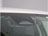 ホンダセンシング機能を支えているフロントカメラ(ドライブレコーダーではございません)!道路状況等を検知してドライバーの安全運転をサポート!※能力には限界がありますので過信せず安全運転をお願いします!