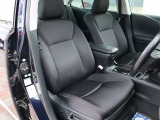 『1台』のお車に対して、3名体制で日々議論を重ね仕入れを行っております。