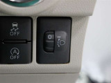 人や荷物を満載しても、対向車や先行車に迷惑をかけない、室内からヘッドライトの光軸を調整できます。