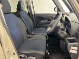 ゆったりと座れる運転席シートですのでストレスなく運転が出来ますよ!