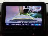 バックも安心のリアカメラ付いています。リアカメラがあると、いつでも安全にバックできますね。死角も減ります。3ビュー切り替え、ガイド線表示なので便利です。