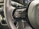 ステアリングにオーディオ操作スイッチが付いています。オーディオ画面に直接タッチしなくても操作が出来ますので、運転に集中できます。