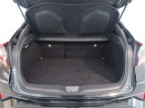 開口部の広いラゲージスペースは、ゴルフバックなどの荷物もラクラク積み込めます。