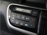 ◆オートエアコン装備◆ お好みの温度を設定をするだけで、後は、自動で風量を調節してくれます!快適にドライブが楽しめます。