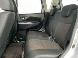 【後部座席】広々とした後部座席です。大人の方でもくつろげる空間です。