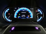 とっても見やすいメーターです。夜間時はラグジュアリーな気分にさせてくれる照明が魅力ですので、夜のドライブも楽しみになりますよ♪