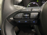 〈ステアリングスイッチ〉 運転時でもハンドルから手を離さずに音量等の調節ができます
