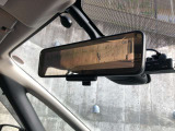 カメラの車両後方画像をフル画面表示し通常のミラーよりクリアな後方視界を確保するスマートルームミラー!