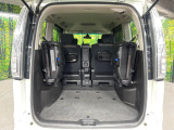 普段のお買い物や通勤、送迎等に十分な荷室スペースを確保しております。セカンドシートを倒すと、大きな荷物の積載も可能です♪