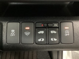 リアドアは乗り降りに便利な両側電動スライドドアです。また運転席に座っていながらスイッチ操作で自在にスライドドアを開け閉めできます。またHondaセンシング用のVSA解除スイッチも横に装備しています。