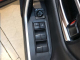 電動格納式ミラー・パワーウインドウを装備しています。