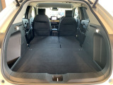 ■荷室は開口部が大きく、荷物の積み下ろしがスムーズ。後部座席を倒すことでさらに広くなり、使い勝手が良く便利です。