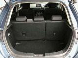 【広々トランクルーム】車体に対してスペースは広めに作ってあります。また、背もたれを倒すとより多くの荷物を乗せることができます。