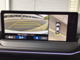 【マルチビューカメラ】周囲の状況を多彩なビューでナビ画面に表示します。駐車場や見通しの悪い交差点での安心感を高めます♪