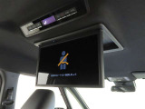 トヨタ純正14型後席ディスプレイを装備しております。