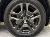 アルミホイール付き!「純正」なので車のデザインともマッチしています。