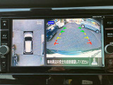 アラウンドビューモニター装備。前後左右4つのカメラから解析した、まるで上から車を見たような画像が映し出され、車の死角や駐車場の線も確認ができるようになります。