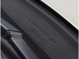歩行者エアバック標準装備!!運転席、助手席、サイド&カーテンの 、運転席足元のニーエアバックも標準装備!!安全性の高いおクルマです!!