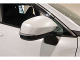 サイドターンランプ付きドアミラー。車両のドレスアップと右左折時の被視認性を兼ね備えたお洒落なミラーです。