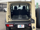 後席を格納すると、これだけの広さが!シーンに合わせたシートアレンジで、大きな荷物も積むことが出来ます♪