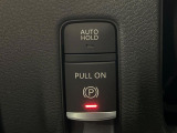 【電動パーキングブレーキ】パーキングブレーキは便利な電動式!ボタン一つで操作でき、アクセルを踏めば自動で解除されます♪レバーやペダルが無いので運転席廻りもすっきりしますね♪