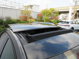 サンルーフ装備車両は少ないです。