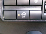 アイドリングストップ機能付です。特別な操作をしなくても、普段通りの運転をするだけで、エコドライブができる機能です。OFFボタンがありますので、必要に応じて使い分けてください。