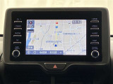 純正ナビを装備。タッチパネル式で使いやすく、お出かけもラクラクです。