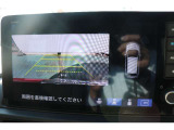 バックカメラを搭載しておりガイドラインも表示されますので車庫入れも安心ですね♪
