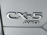 【AWD】全輪駆動。さまざまな運転シーンで走る歓びを高めます。